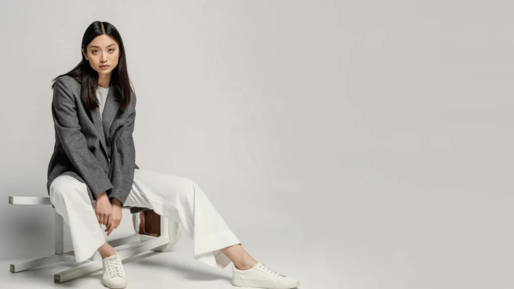 Gaya Outfit Monokrom yang Kekinian