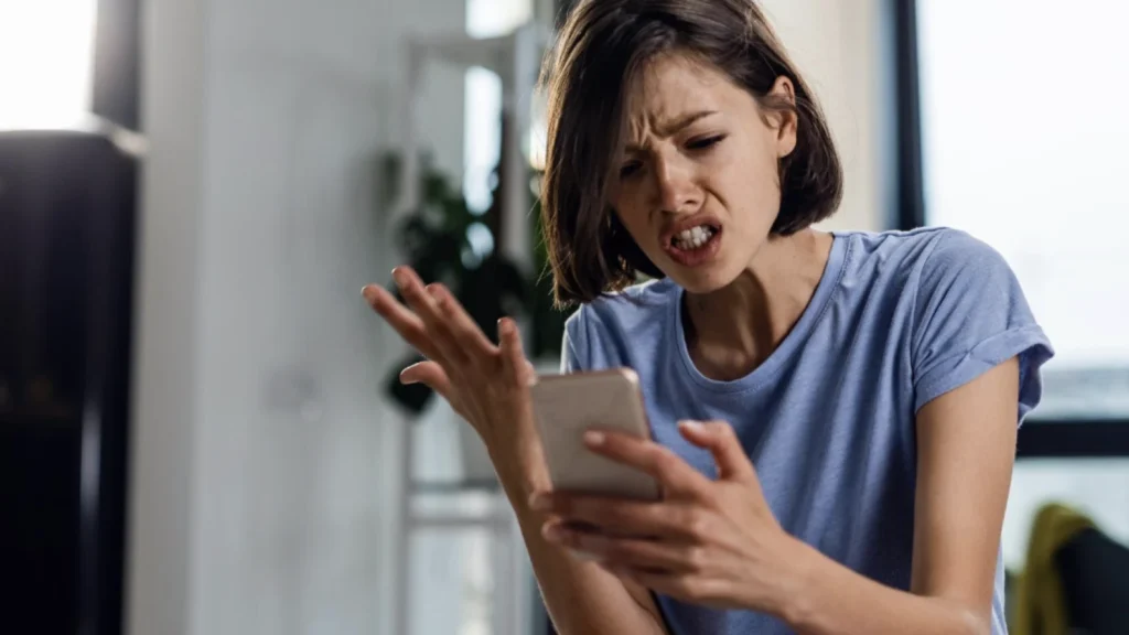 Memahami Doomscrolling dan Dampaknya pada Kesehatan Mental