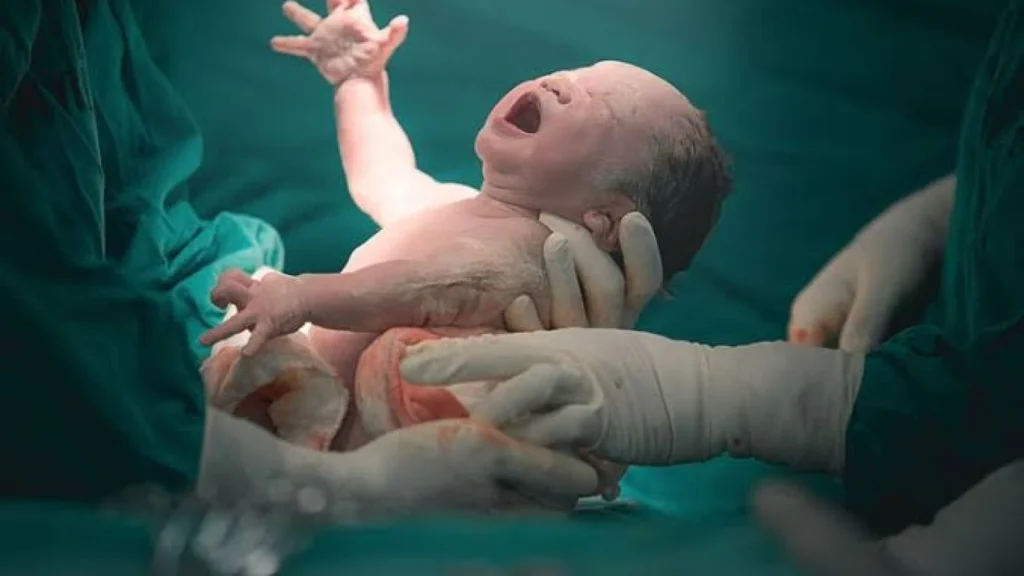 Metode Baru IVF Melahirkan Delapan Bayi Sehat di Inggris dengan DNA Tiga Orang
