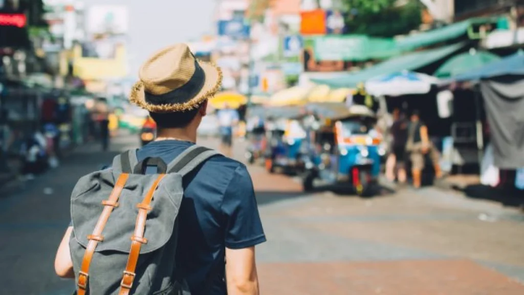 Gaya Stylish Saat Backpacking: Tips dan Trik