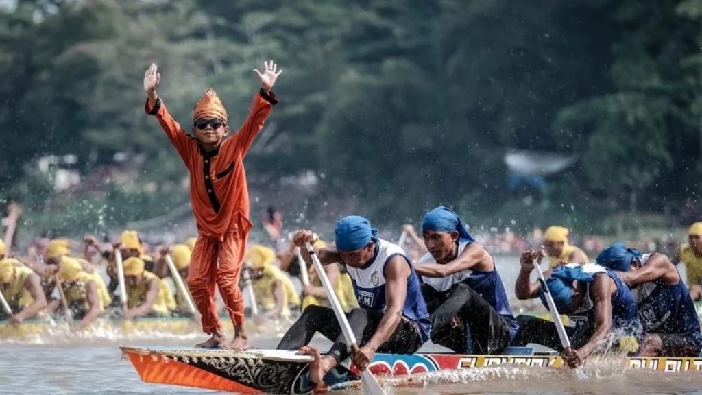 Festival Pacu Jalur 2025: Meriahkan Tradisi dan Budaya di Riau